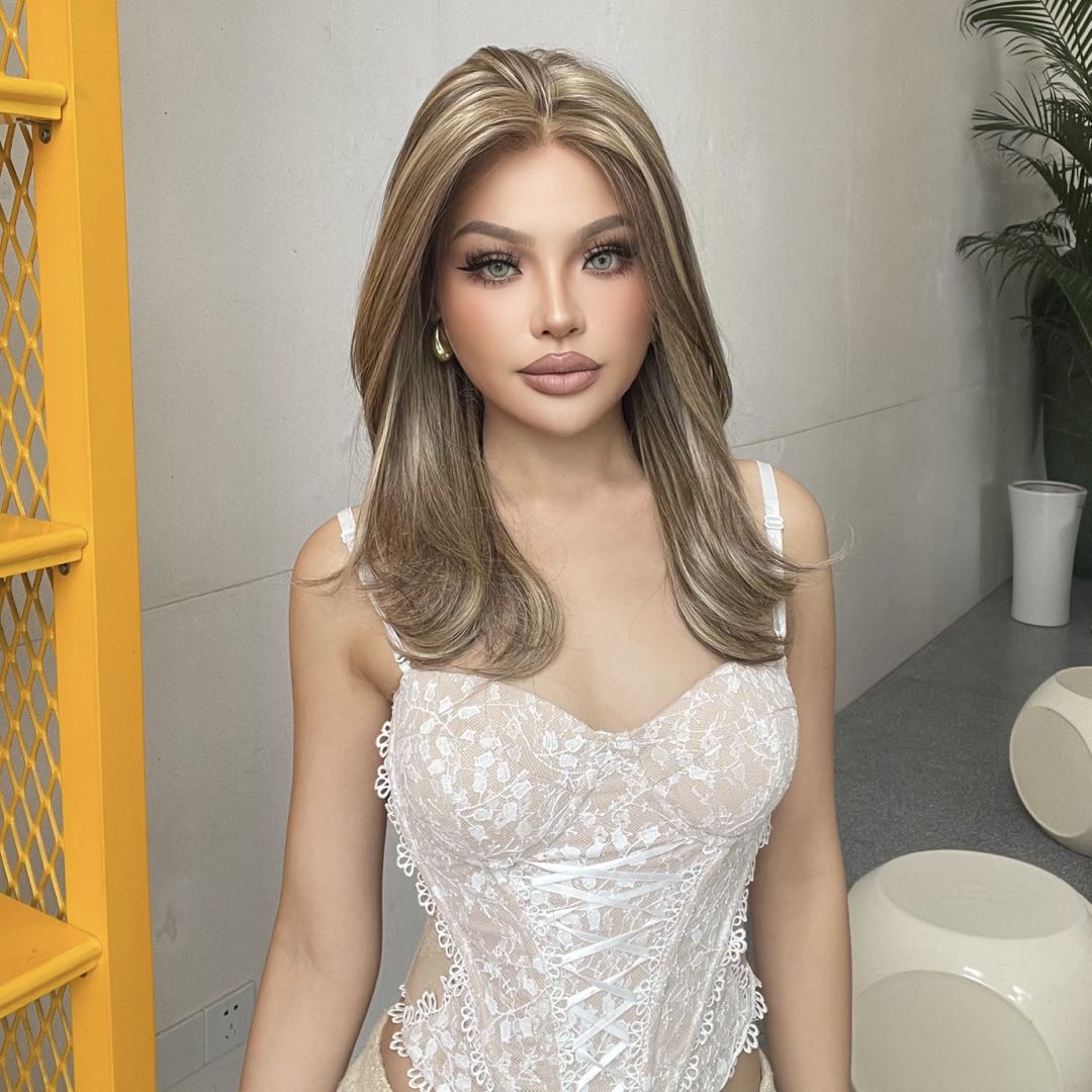 Ella-DWY Glueless Synthetic Wig for Women - Shoulder-Length Curly Ends with Free Parting