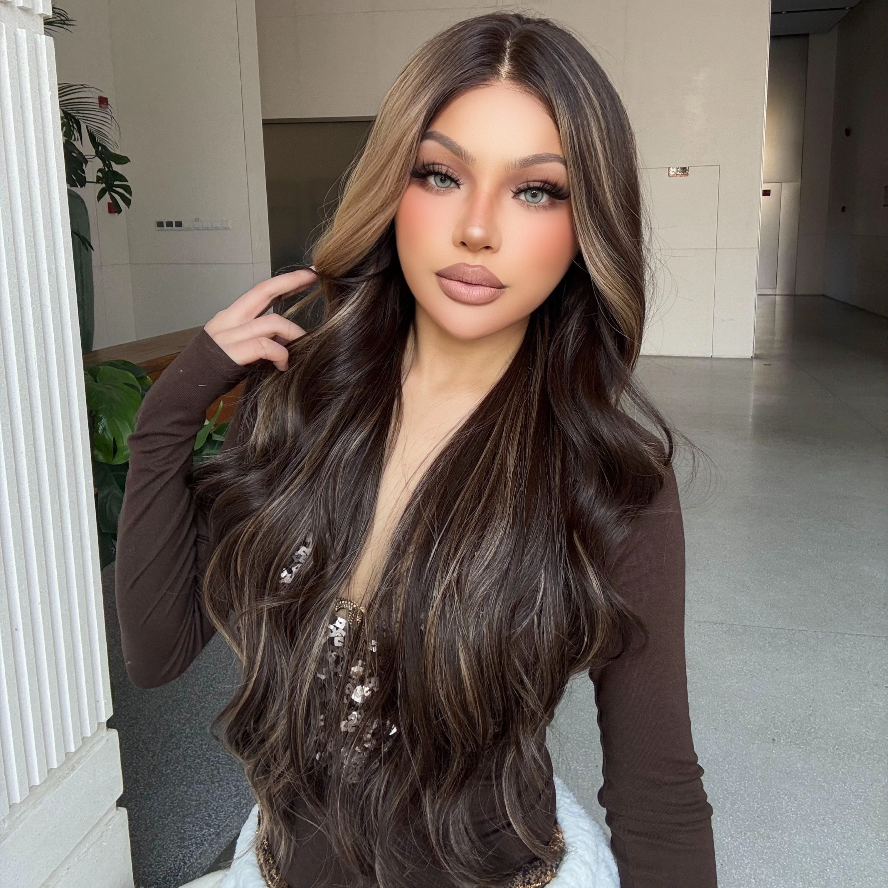 Espresso-DWY 28-Inch Lace Front Wig: Wavy Dark Brown with Highlights - Glueless Free Part Style