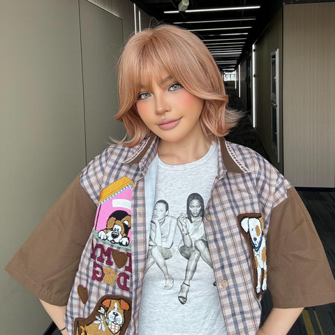 【New in】Yara-DWY 12-Inch Short Wavy Pink Blonde Glueless Synthetic Wig - Bob Style with Large Scalp