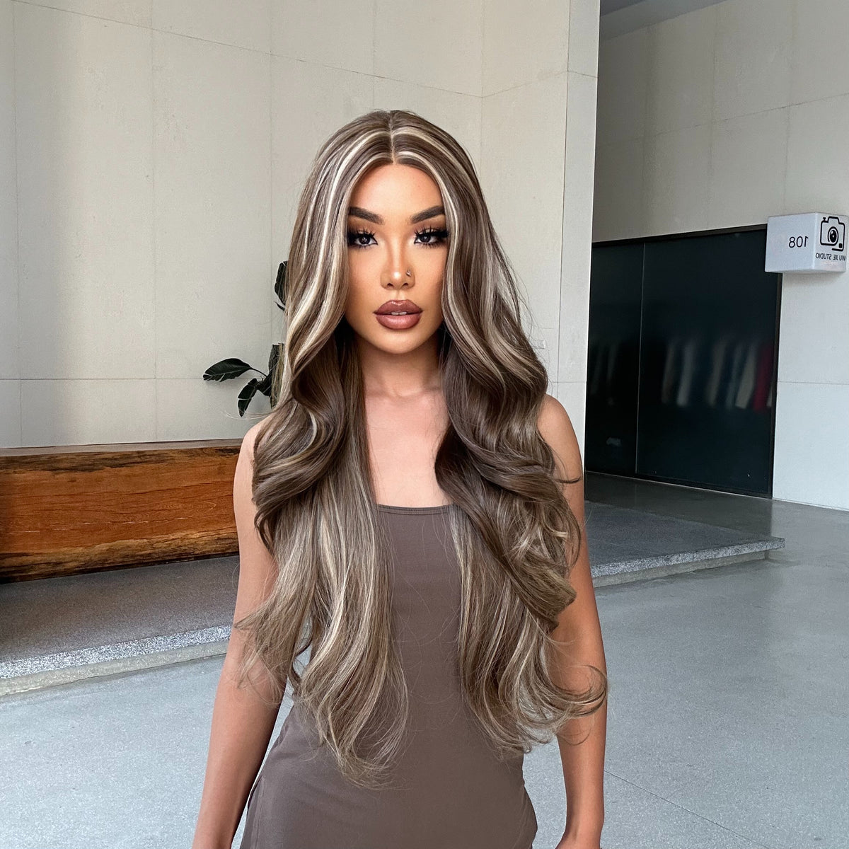 [Adr]DWY 5*1 34 inches Lace Front Ombre Brown With Highlight Wig  Long Wavy Colored Brown Hair Middle Parting Lace Frontal Wigs for Women BL66018-1