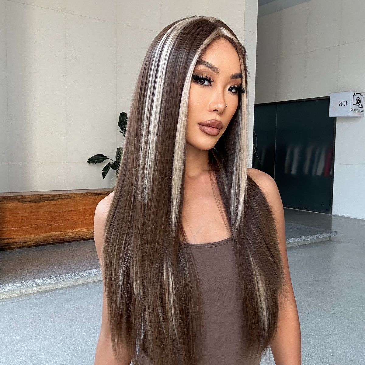 [Adr]DWY Free Part Lace Front Wigs Long Straight Brown with Highlights Heat resistant Synthetic Women's Wigs for Daily or Holiday Use SWLF1034-1BR28