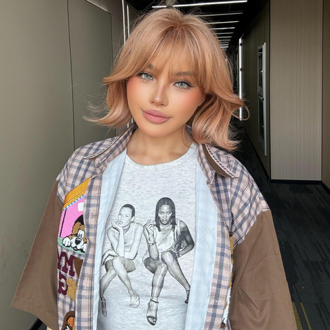 【New in】Yara-DWY 12-Inch Short Wavy Pink Blonde Glueless Synthetic Wig - Bob Style with Large Scalp