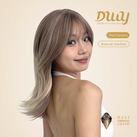 【New in】Tegan - 18-Inch Mid-Length Wavy Wig with Blunt Bangs in Light Ash Blonde